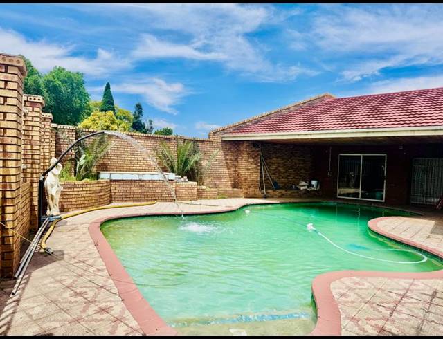 4 BEDROOM HOUSE FOR SALE IN VAN DYK PARK